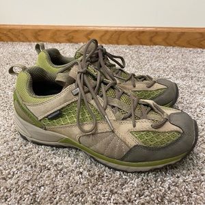 Merrell Avian Light Ventilator Women’s Waterproof Hiking Shoe Green Grey Size 8